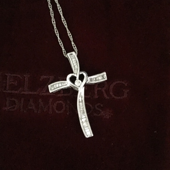 Stunning Helzberg Diamond 1/5 CT Diamond Cross Necklace - Picture 3 of 8